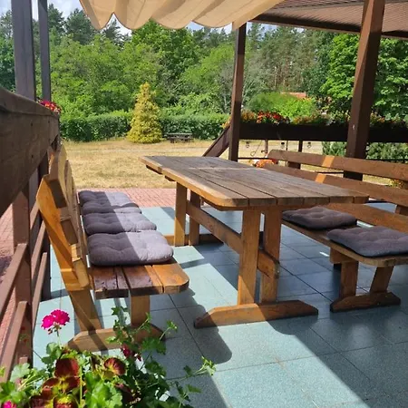 Lesniczowka Nad Jeziorem Farm stay Zamordeje